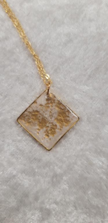 Simple  diamond shape pendant